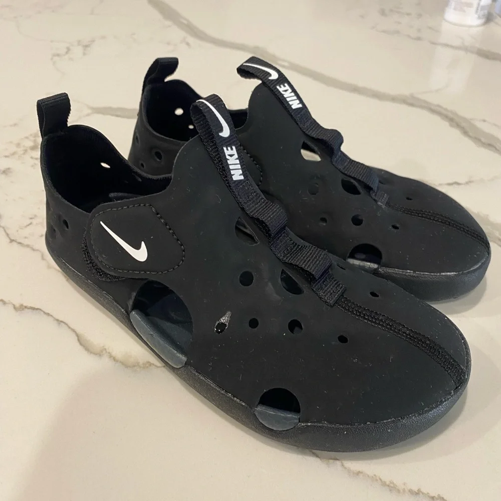 Nike Kids Black Water Shoesin good condition like new